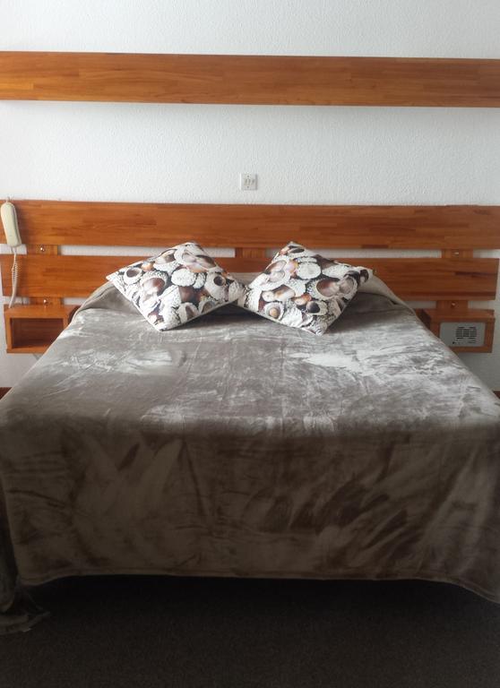 Hotel Yaka Les Angles  Room photo